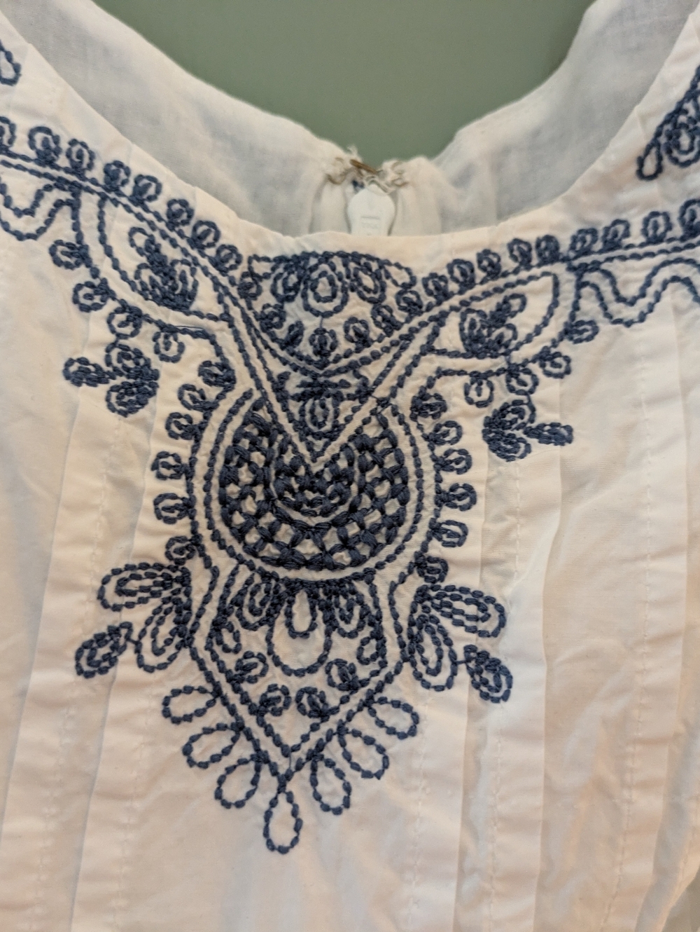 Vineyard Vines - White Sleeveless Dress With Blue Embroidery -6 - Picture 2 of 6